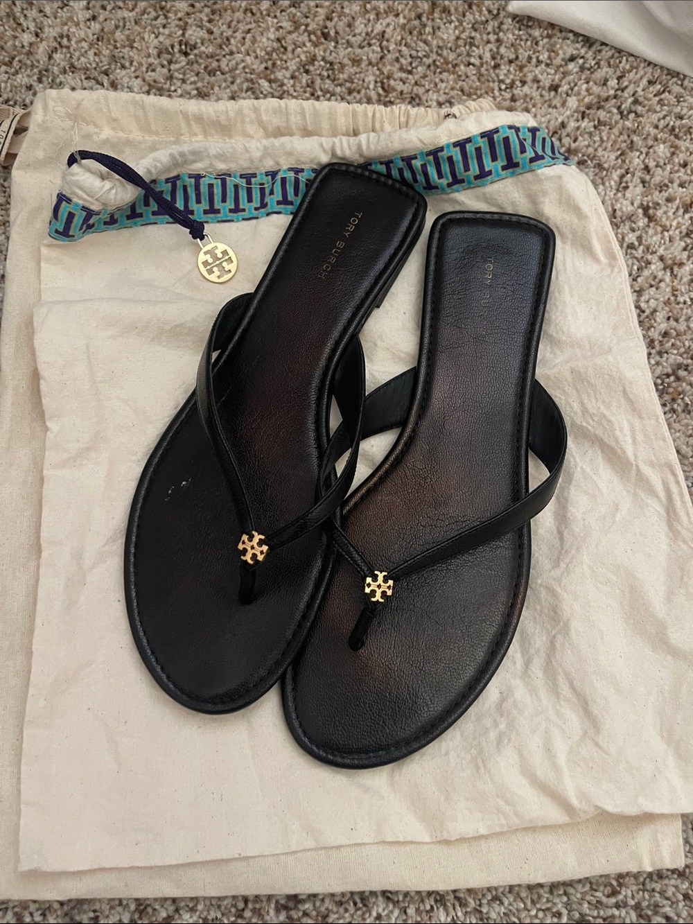 Tory Burch Black Leather Logo Thong Sandals with Gold Emblem - Picture 6 of 7